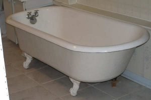 Bathtub Resurfacing Cleveland OH - Vintage Freestanding Cast Iron Clawfoot Tubs