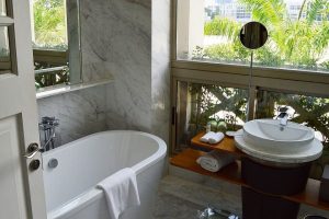 Bathtub Restoration Miami FL - Colored Porcelain, Enameled & Acrylic Prices